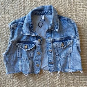 Zara Denim Crop Top / Denim / M.